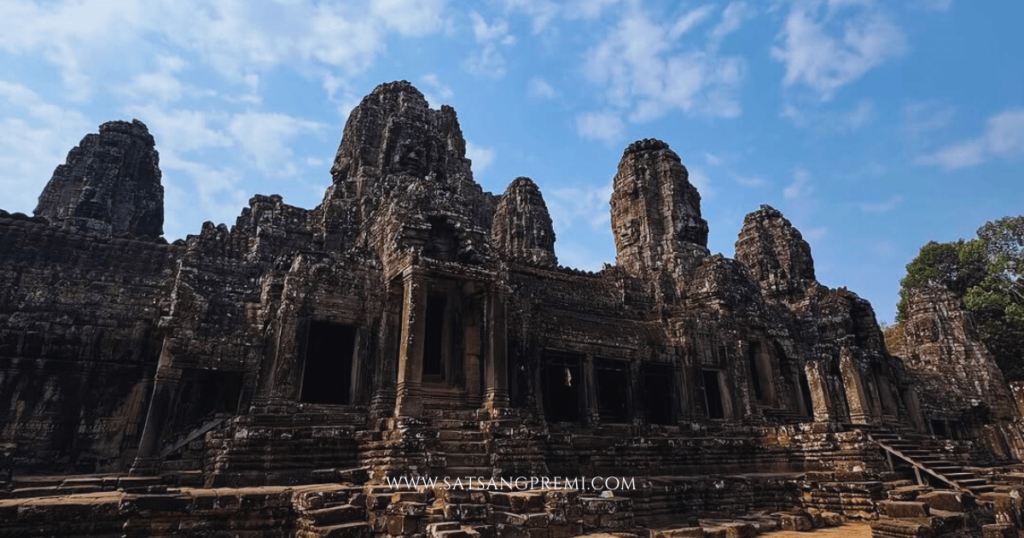 image of ancient Khmer architecture on temple walls 