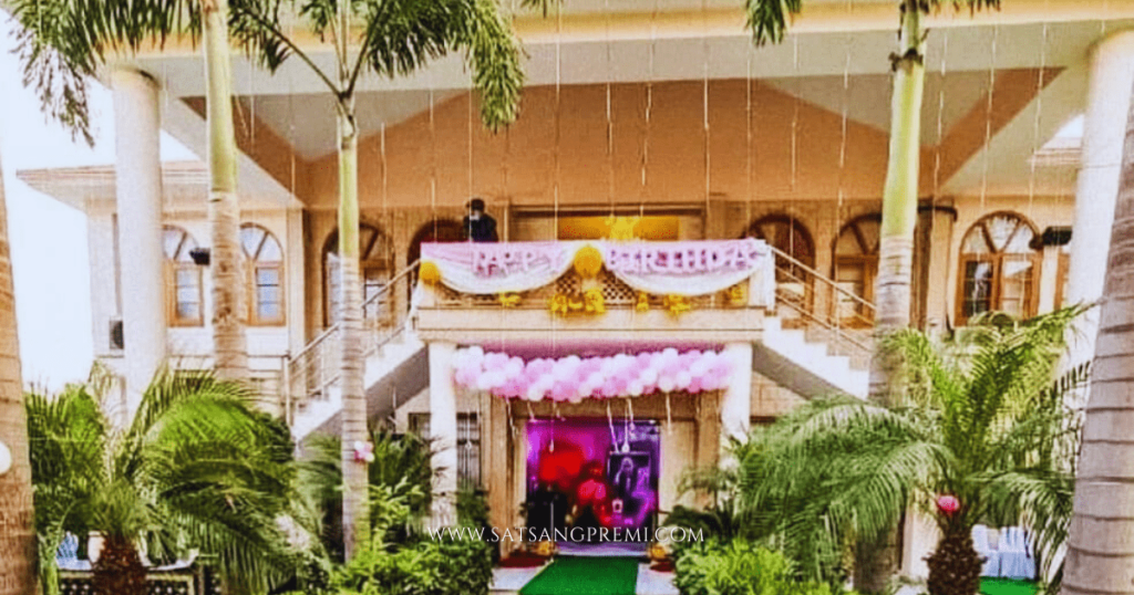 Photo of the entrance main mandir of Dugri Guruji Mandir, Ludhiana