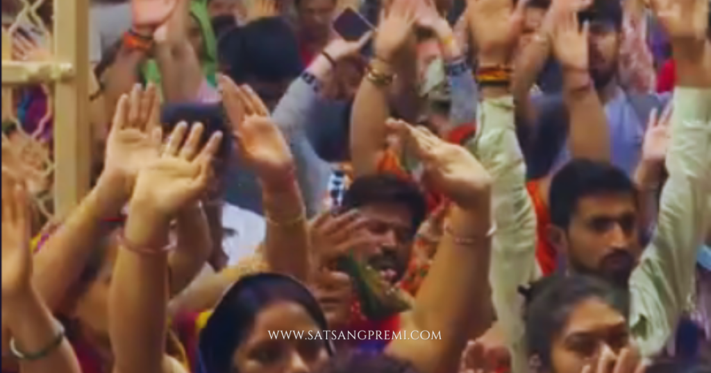 Devotees gathering for Aarti at Shyam Mandir Ahmedabad